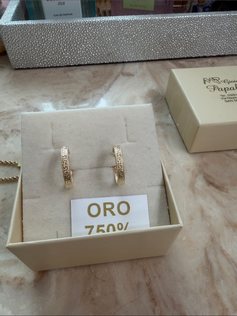 18 kt Italian Gold Textured Hoop Earrings - 750%